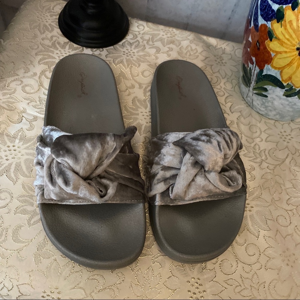 Qupid NWOT Silvery-Gray Velvet Vamp Knot Slippers Sandals (Available in 7 and 5)